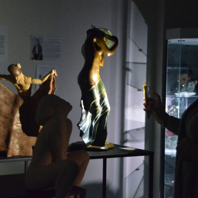 2334Exposition « Ecrin noir »